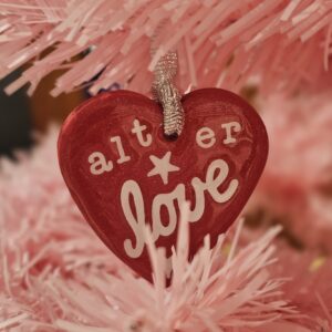 Alt er love julepynt