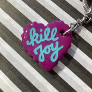 Feminist kill joy hjerte nøglering