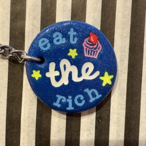 Eat the rich marineblå nøglering