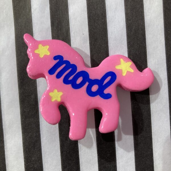 Mod enhjørning broche