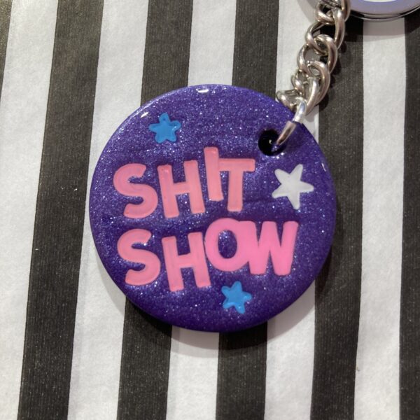 Shit show lilla nøglering