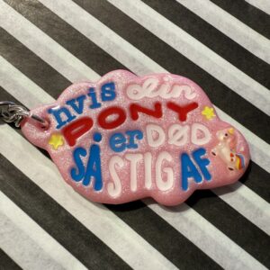 Hvis din pony er død så stig af rosa nøglering