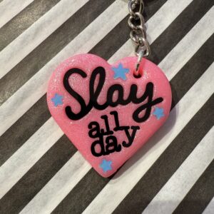 Slay all day pink hjerne nøglering