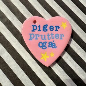 Piger prutter også lyserød nøglering