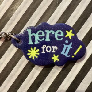 Here for it sky nøglering