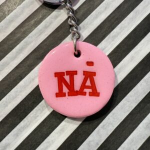 Nå stor lyserød nøglering