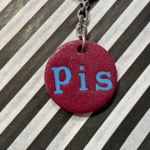 Pis stor pink nøglering