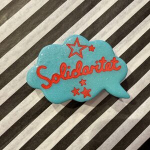Soldaritet stor taleboble broche