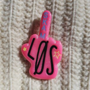 Skamløs finger broche