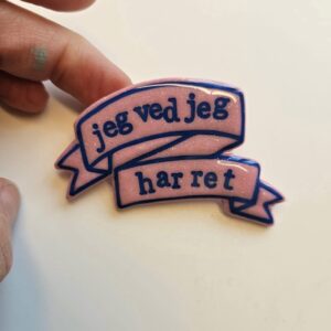 Jeg ved jeg har ret banner broche