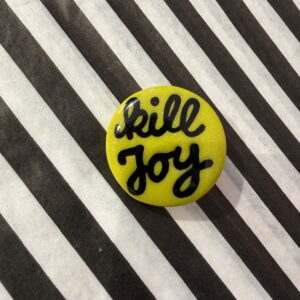 Lille kill joy gul broche