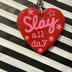 Slay all day stort hjerte nøglering